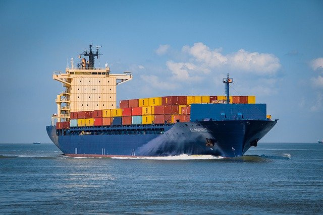 container-ship-6631117_640